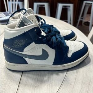 Women's Nike Air Jordan 1 Mid